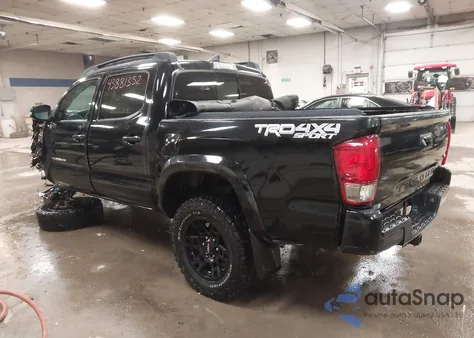 2017 Toyota Tacoma Trd Sport z USA, uszkodzony, nr VIN 3TMCZ5AN8HM059042
